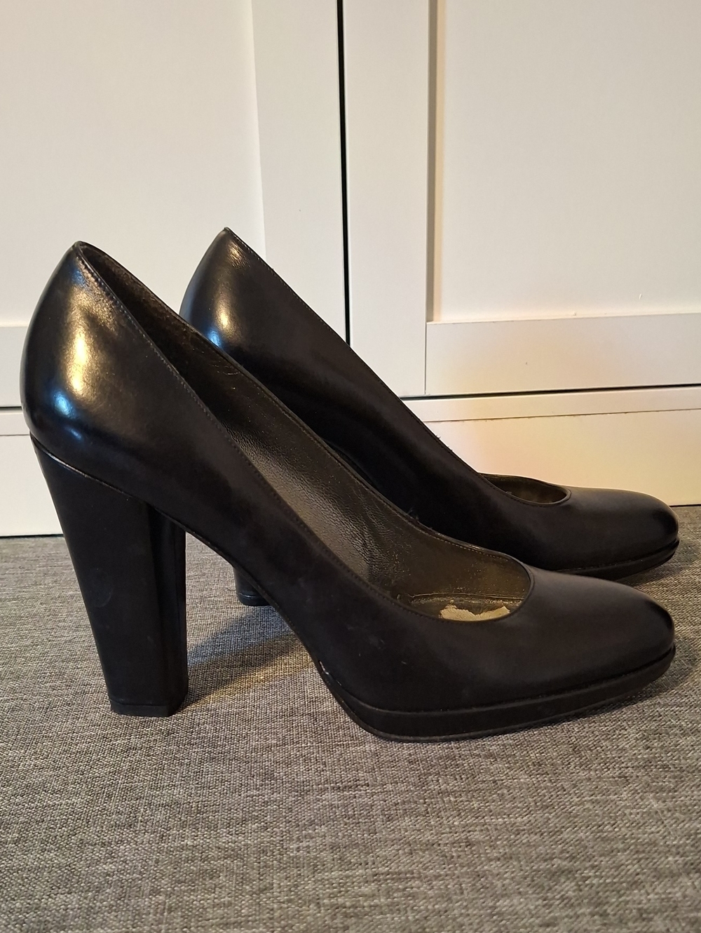 Stuart Weitzman Black Leather Round-Toe Block Heel Pumps